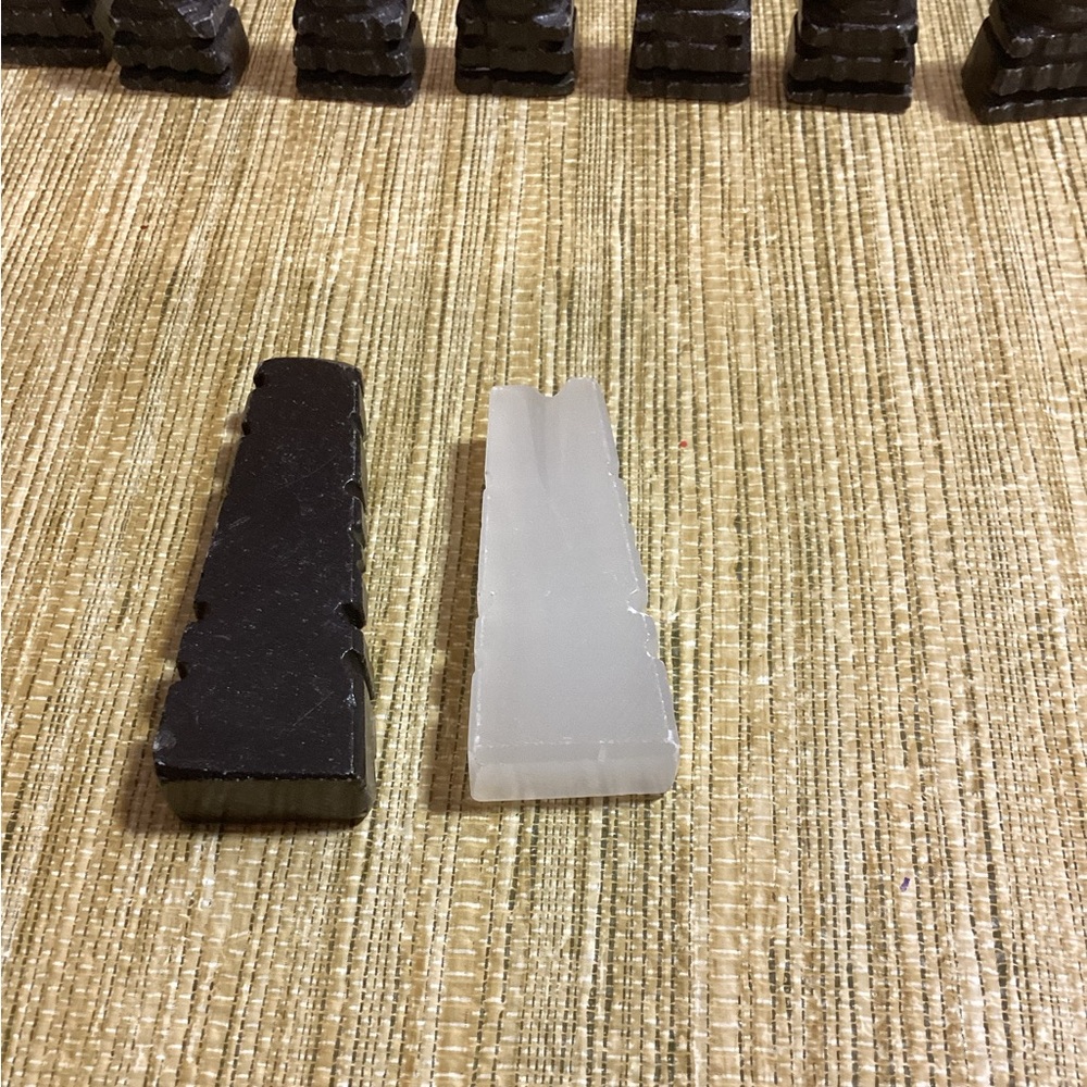 Black and White Onyx Chess 32 piece Complete - Picture 6 of 7